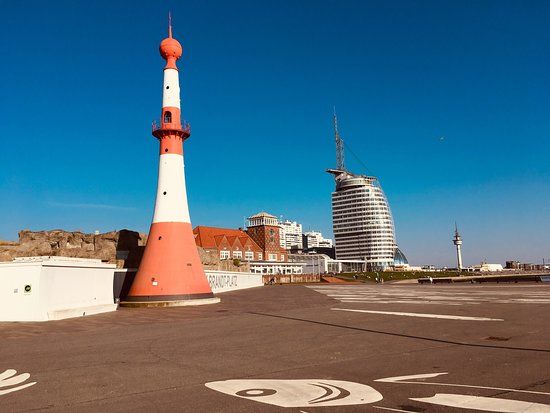 Willy-Brandt-Platz und den Weserdeich