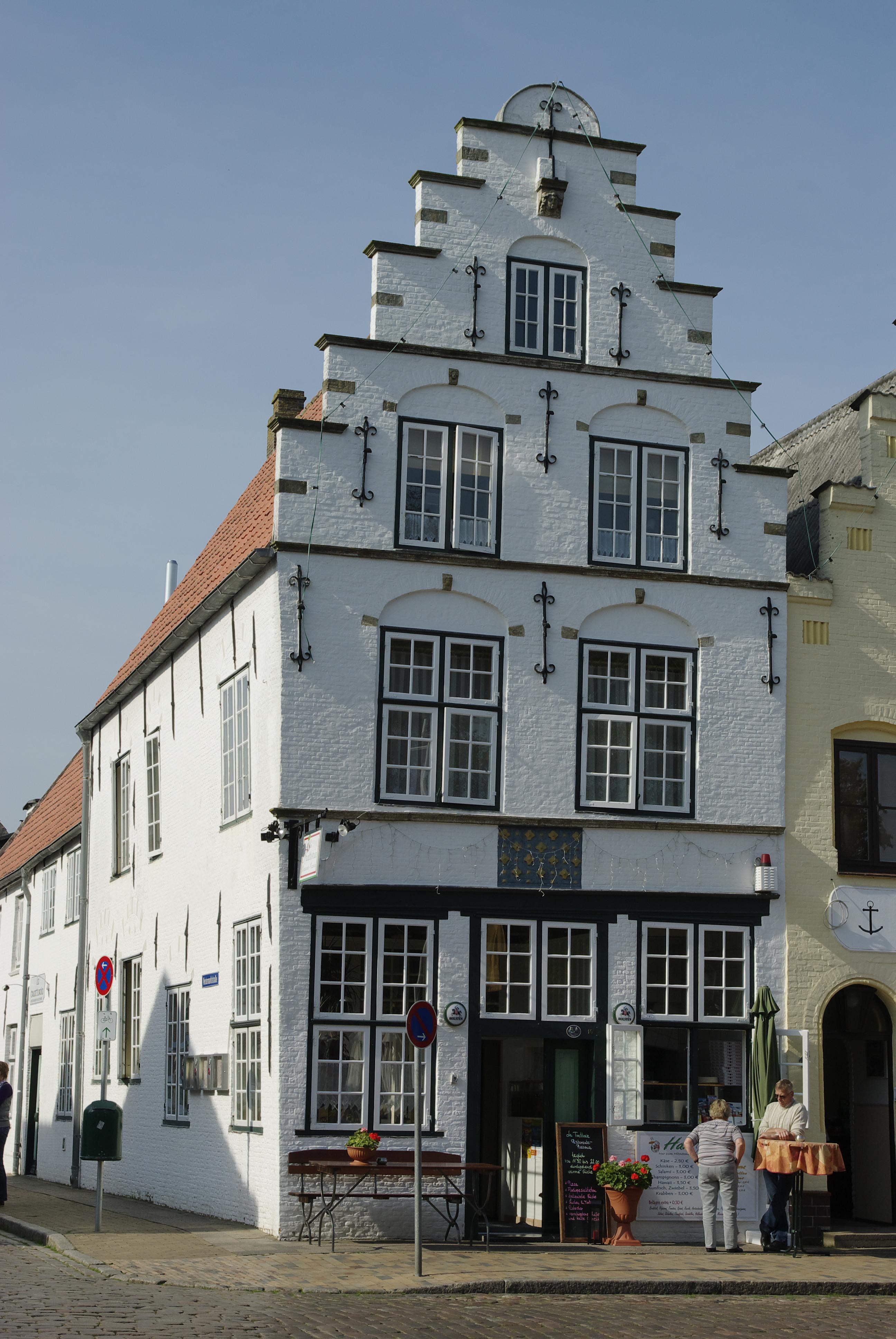 Wohn- und Geschäftshaus